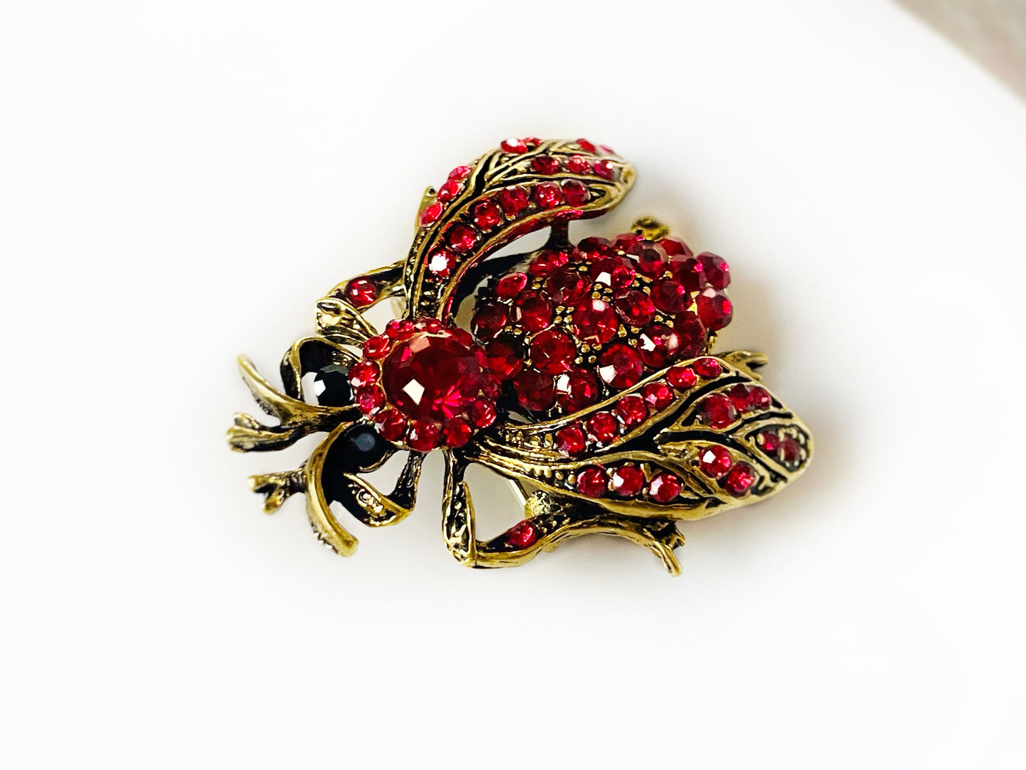 Ruby red crystal bee brooch pendant antique gold, red crystal animal pin gold, statement crystal bee brooch, gift for her, gift for mom