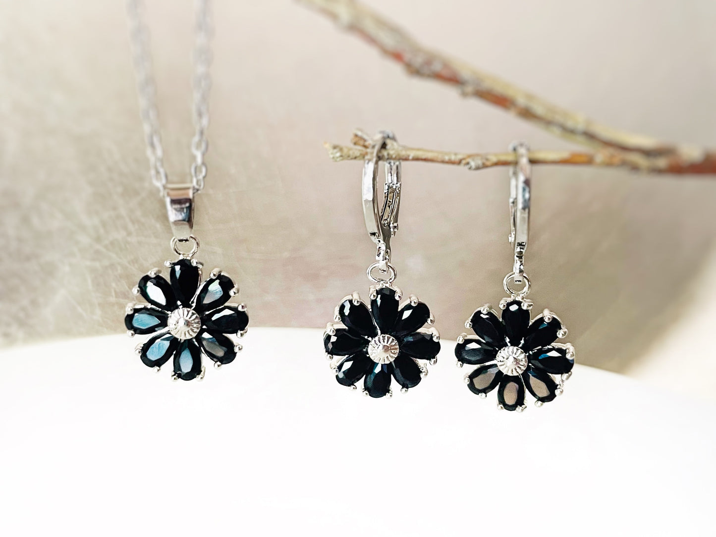Onyx Daisy flower 2pc jewelry set