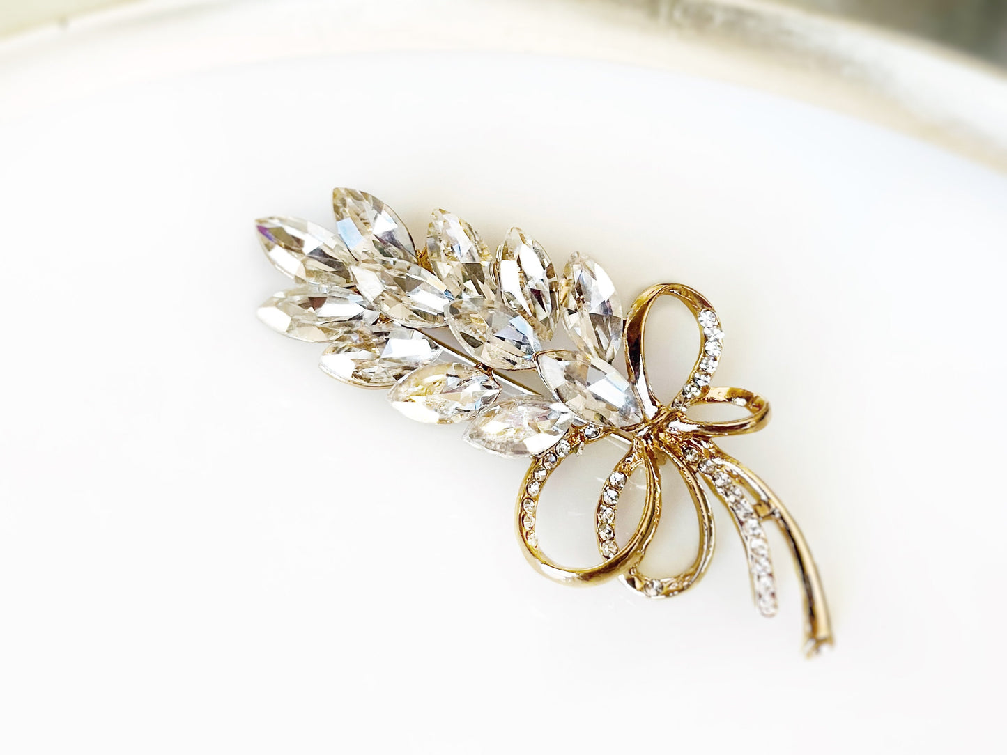 Fancy crystal bouquet brooch gold, clear flower wedding brooch, white color crystal bridal brooch, gift for her, gift for mom